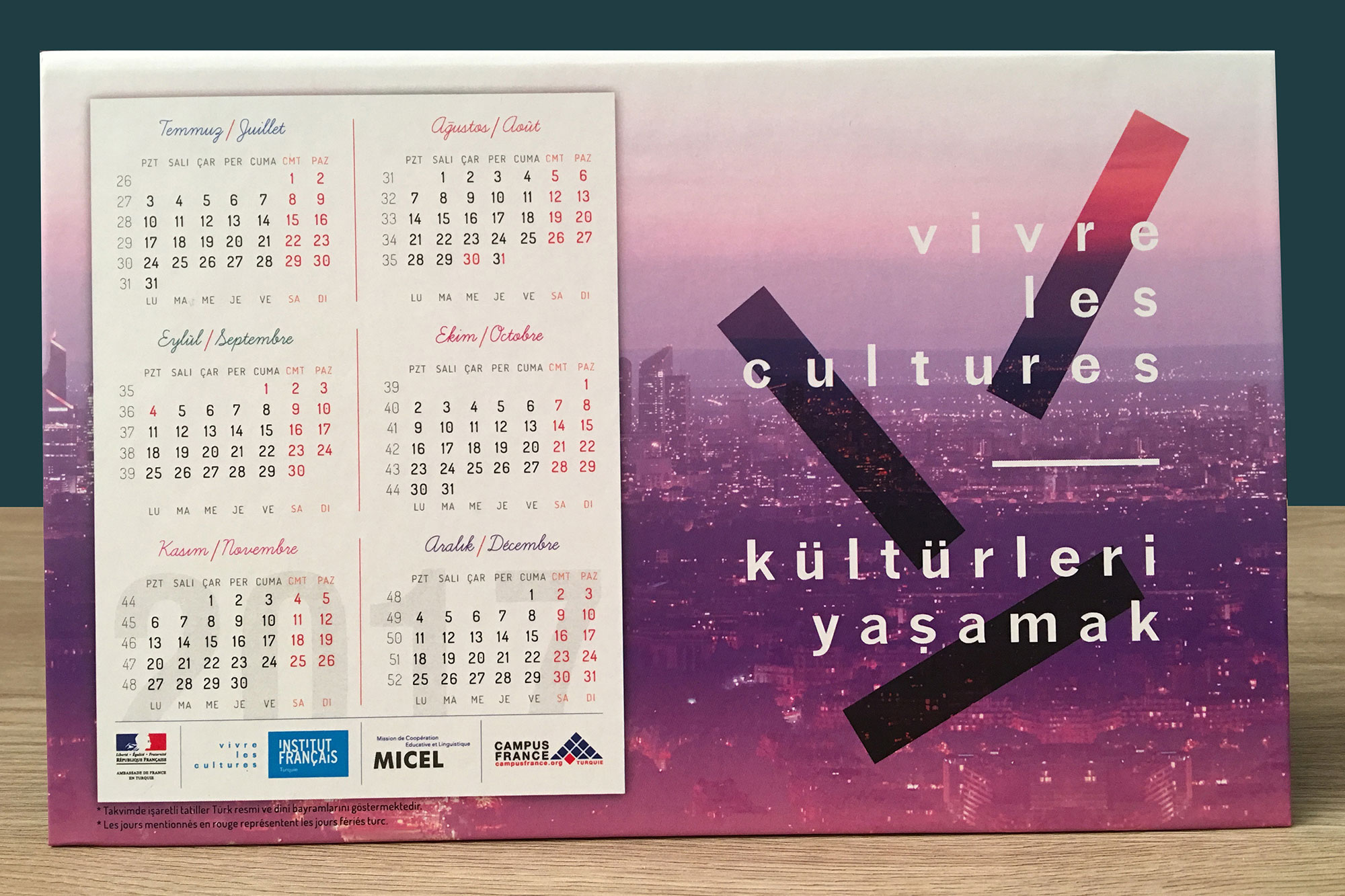 Institut Francais Desktop Calendar